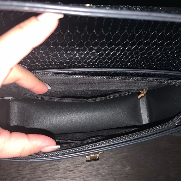 Black Crocodile Crossbody Bag - Picture 3 of 4